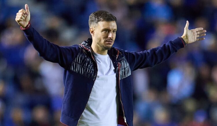 Cruz Azul advierte al DT Anselmi que tomará acciones legales si no se presenta a entrenar