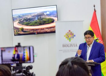 Gobierno firma contrato de Bs 278 millones para construir doble vía Santa Cruz-Warnes