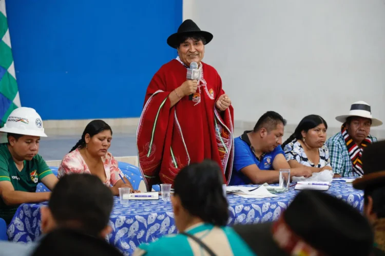 Evo Morales, en ampliado del evismo en Lauca Ñ, este domingo. Foto: RKC