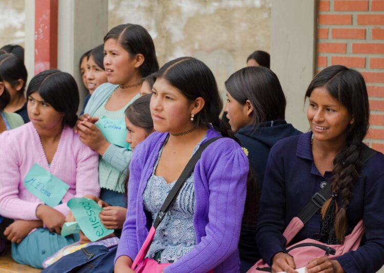 Las mujeres jóvenes enfrentan nuevos desafíos en Bolivia