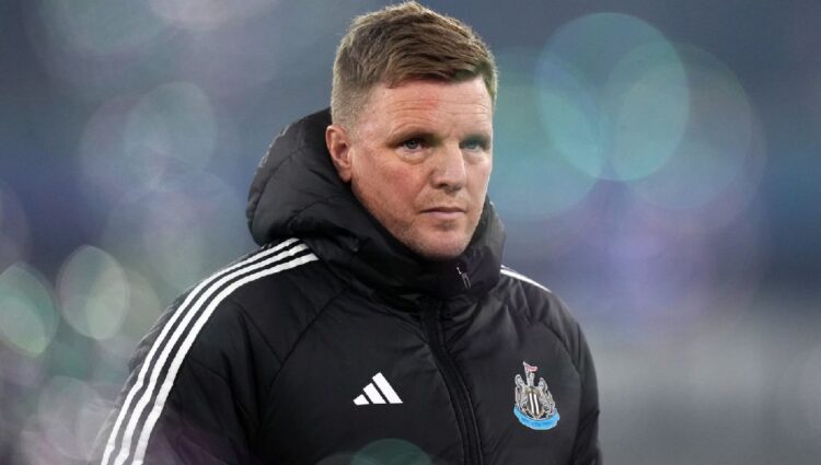 El DT del Newcastle Eddie Howe padece una neumonía