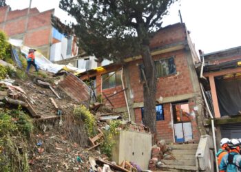 Ante el riesgo, 27 familias son evacuadas en la zona Hoyada Norte Calvario