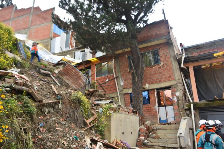 Ante el riesgo, 27 familias son evacuadas en la zona Hoyada Norte Calvario