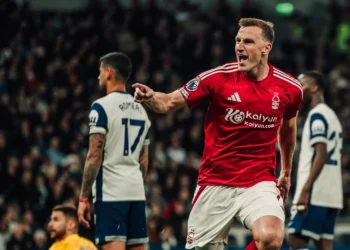 Nottingham Forest gana a Tottenham y mantiene la Champions en el punto de mira