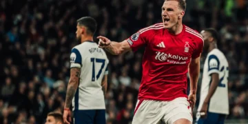 Nottingham Forest gana a Tottenham y mantiene la Champions en el punto de mira