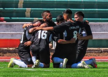 Nacional Potosí golea en Sucre y va por FCU