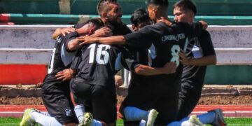 Nacional Potosí golea en Sucre y va por FCU