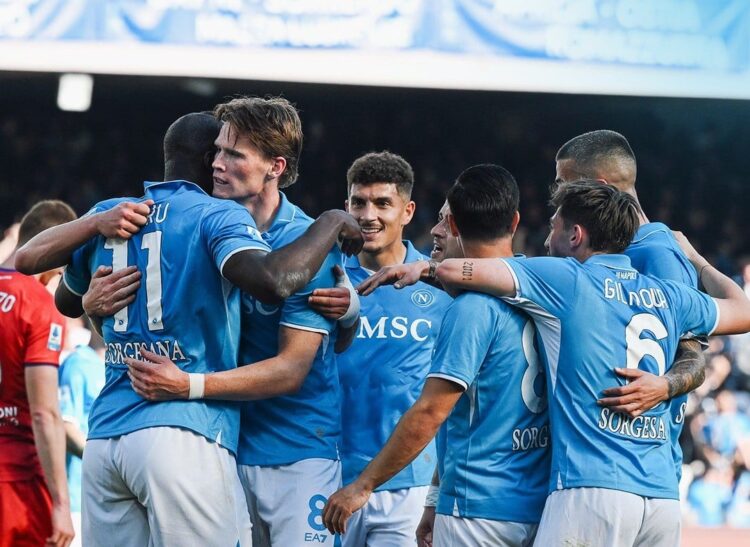 Nápoles y Atalanta siguen la estela del Inter