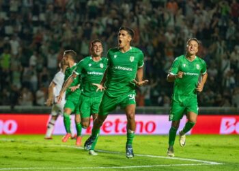 Banfield arrasa a Newell’s y manda en el torneo Apertura argentino