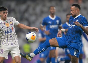 Neymar regresa al fútbol tras un año de baja por lesión