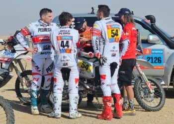 Nosiglia toma contacto y hace los test con la moto para el Dakar