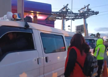 Alza de pasajes y ‘trameaje’: Alcaldía de El Alto decomisa letreros