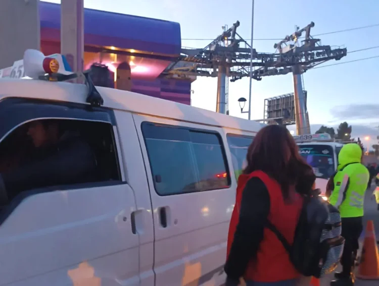 Alza de pasajes y ‘trameaje’: Alcaldía de El Alto decomisa letreros