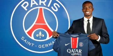Pacho, del PSG, lidera la nómina de Ecuador ante Brasil y Perú