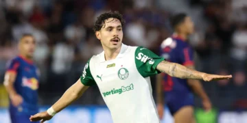 Palmeiras gana al Bragantino y se escapa al frente del Brasileirão