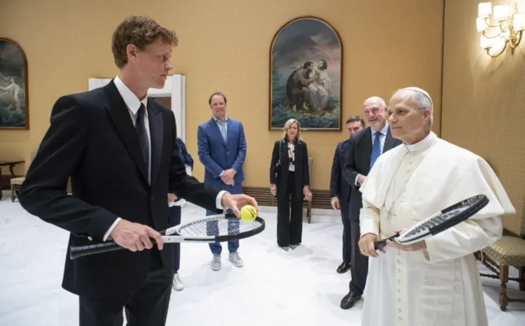 León XIV recibe en el Vaticano al N.1 del tenis Jannik Sinner