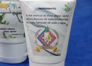 En la UPEA, estudiantes crean una pasta dental con k’oa y phasa