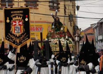 Con procesiones y misas se vivió el Viernes Santo en el país