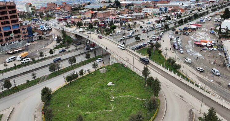 El puente Bolivia de El Alto entra en refacción y se habilitan cuatro rutas alternas