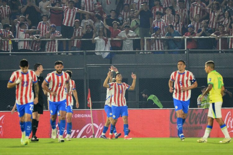 Paraguay se pone en carrera con valiosa victoria sobre Brasil
