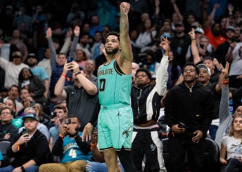 Thunder celebran el regreso de Holmgren y Bridges rompe racha de Charlotte