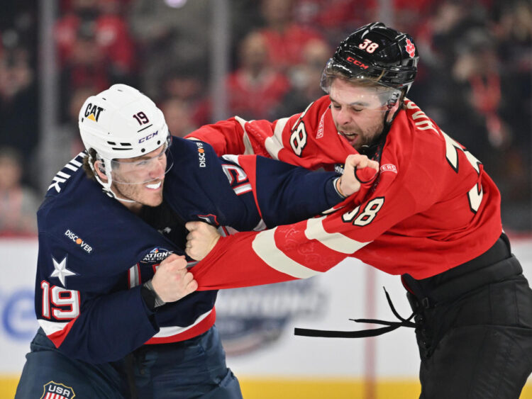 Abucheos al himno y peleas en un eléctrico duelo de hockey entre EEUU y Canadá