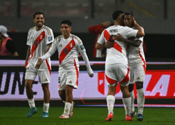 Perú vence a Uruguay y deja último a Chile