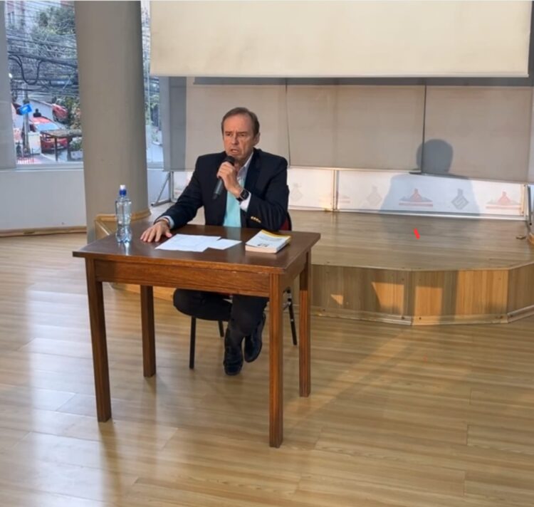 La conferencia de prensa en solitario de Jorge Quiroga el jueves.
