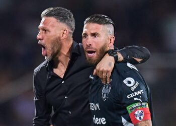 Sergio Ramos, criticado en México por dar «patada callejera» a un rival
