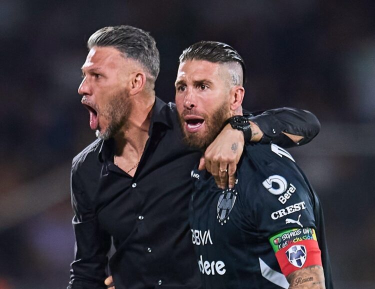 Sergio Ramos, criticado en México por dar «patada callejera» a un rival