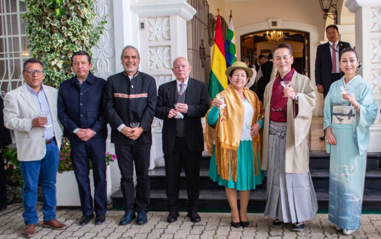 Recepción por la fiesta nacional de Japón