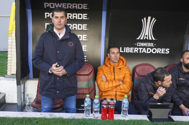 Rescalvo sigue en The Strongest, pese a las observaciones