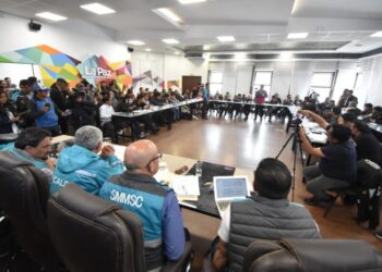 Reunión sobre el transporte público en La Paz.