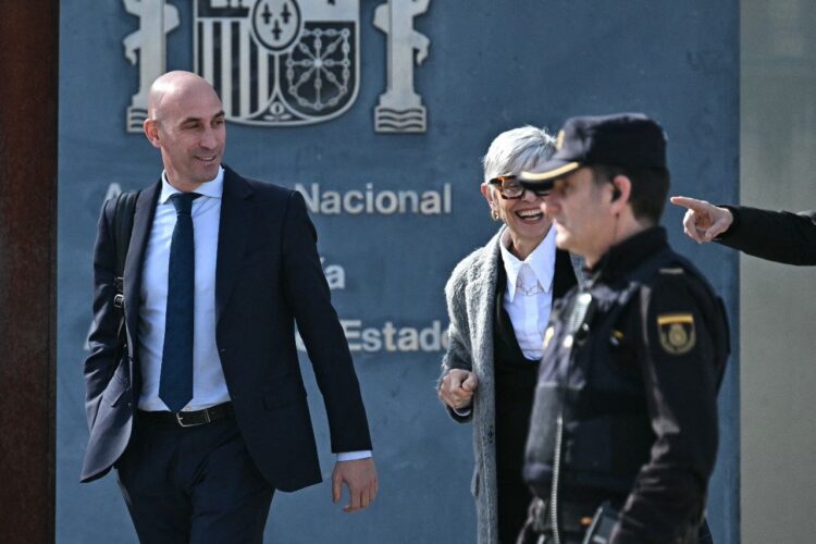 La fiscalía recurre la sentencia a Rubiales y pide repetir el juicio