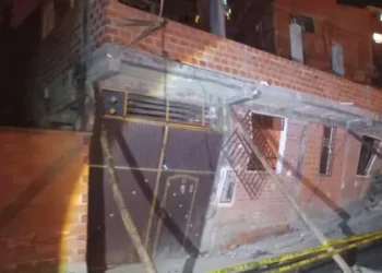 Una vivienda está a punto de desplomarse en Villa San Isidro