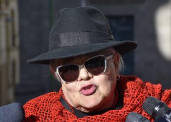 La senadora Silvia Salame respondió a CC en una rueda de prensa en la plaza Murillo, este sábado.