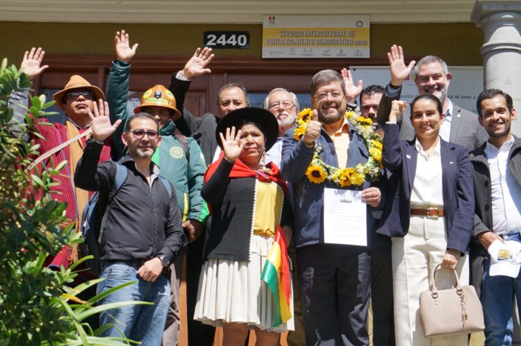 Samuel Doria Medina y su aliados políticos luego del registro de la alianza Unidad.