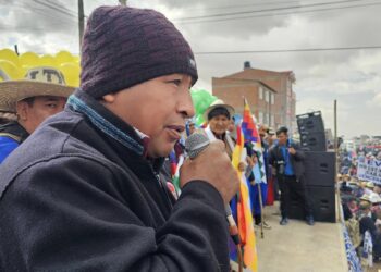 El dirigente Ponciano Santos en el inicio de la marcha del MAS evista.