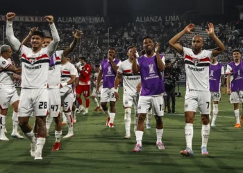 Sao Paulo se acerca a octavos; Vélez resbala y Peñarol aprieta