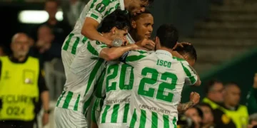 Betis se adelanta 2-1 a Fiorentina en su semifinal de Conference League