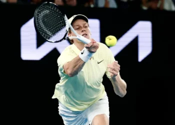 Paseo sabatino para Sinner en el Garros, Badosa dice adiós