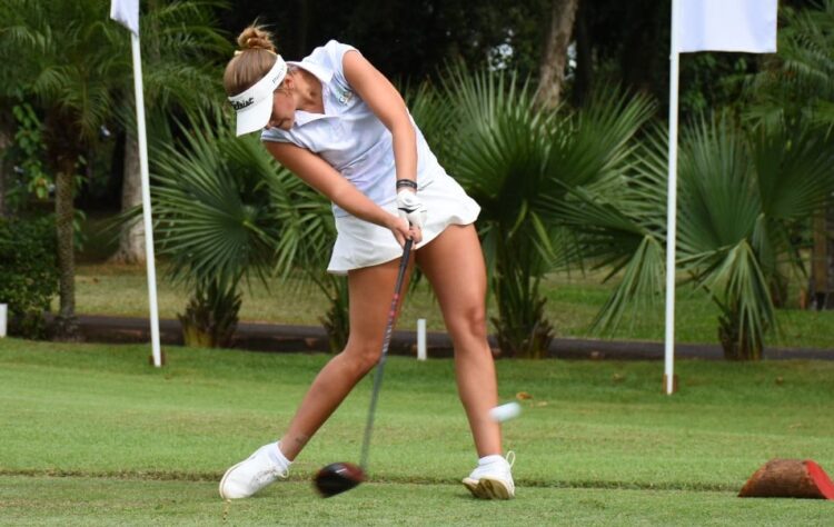 Quiroga y Blanco siguen en la lucha por el título del Sudamericano de golf