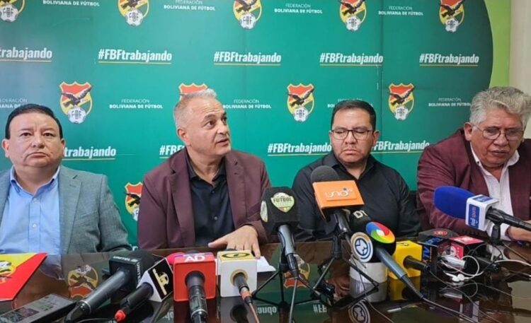 Crespo y Montes se alejan, The Strongest sin presidente ni DT