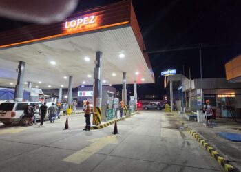 Sin combustible en surtidores, vuelven las filas en Santa Cruz