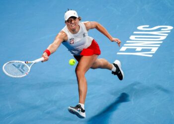 Swiatek mete a Polonia en semifinales de la United Cup de tenis