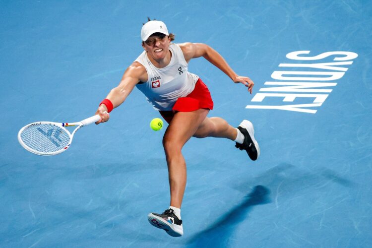 Swiatek mete a Polonia en semifinales de la United Cup de tenis
