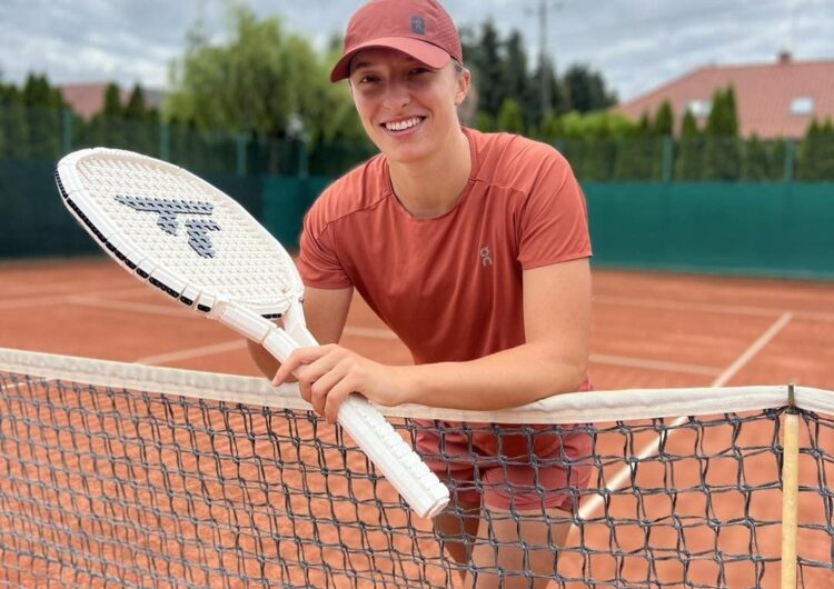 Swiatek se venga de Zheng camino a semifinales de Indian Wells
