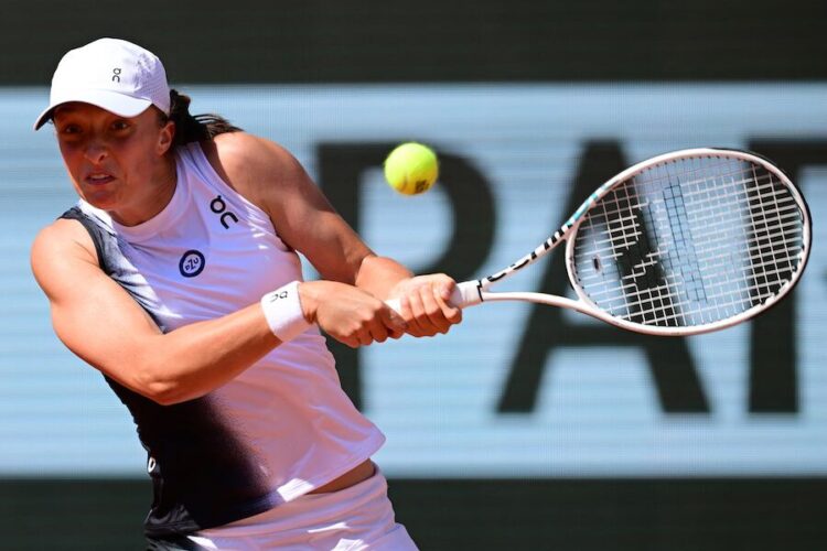 Świątek se venga de Zheng camino a semifinales de Indian Wells