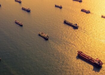 Petróleo: la oferta mundial superará a la demanda en 2025