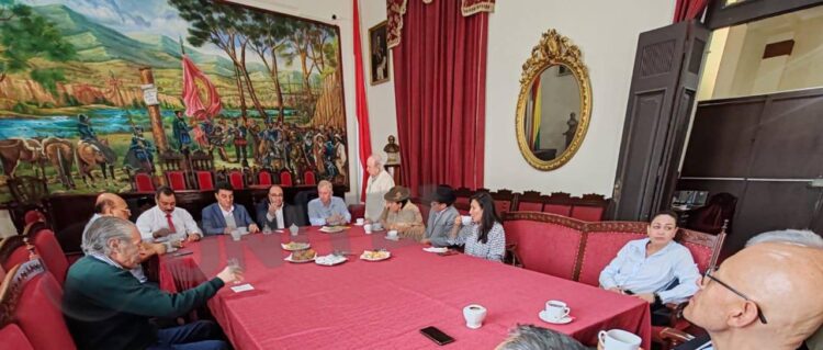Marinkovic, Cuéllar, Torres y ‘Tata’ Quispe buscan en Tarija alianzas para 2025